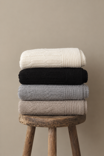 Blake flettestrikket cashmere pledd, Mørk brun