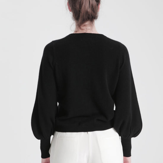 Ava cashmere cardigan med puffermer – Sort