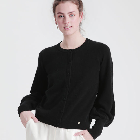 Ava cashmere cardigan med puffermer – Sort