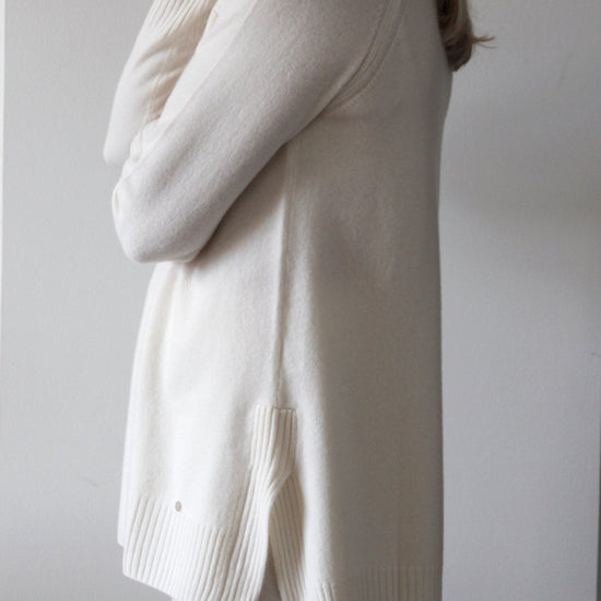 Abby merinoull genser med høy hals. – Off White