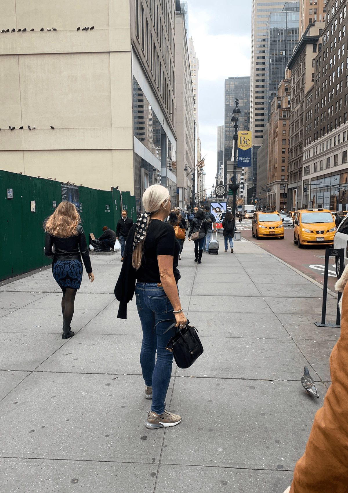 Alina kortermet cashmere genser – Sort