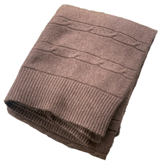 Blake flettestrikket cashmere pledd – Mørk brun