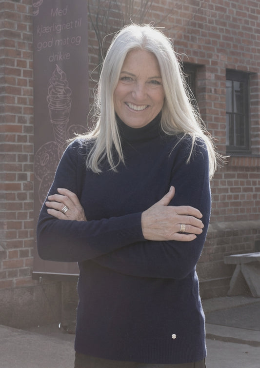Cassie cashmere genser med høy hals, Marineblå