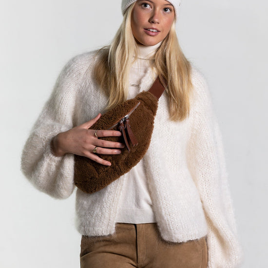 Holly cashmere ribbestrikket lue med oppbrett – Off White